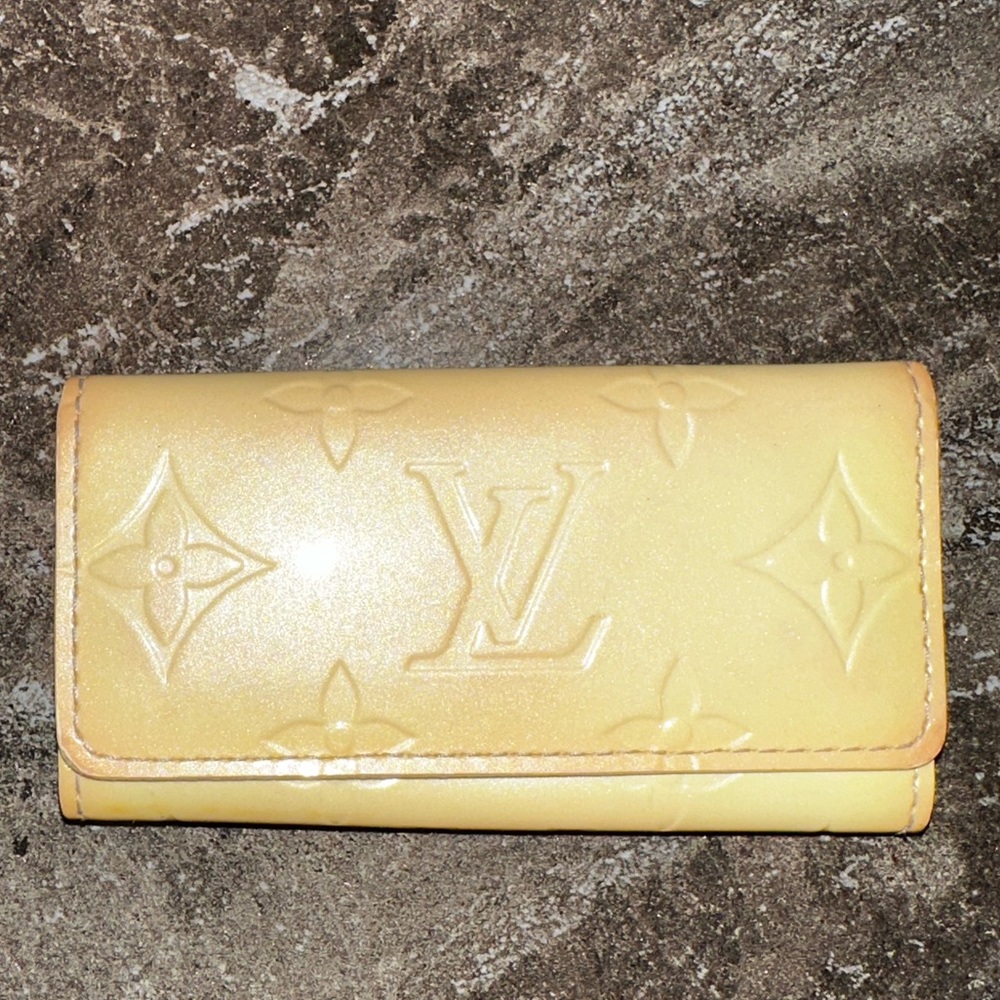 Authentic Louis Vuitton Vernis 4 Key Holder